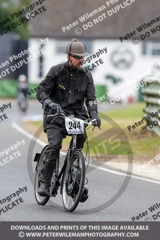 Vintage motorcycle club;eventdigitalimages;mallory park;mallory park trackday photographs;no limits trackdays;peter wileman photography;trackday digital images;trackday photos;vmcc festival 1000 bikes photographs